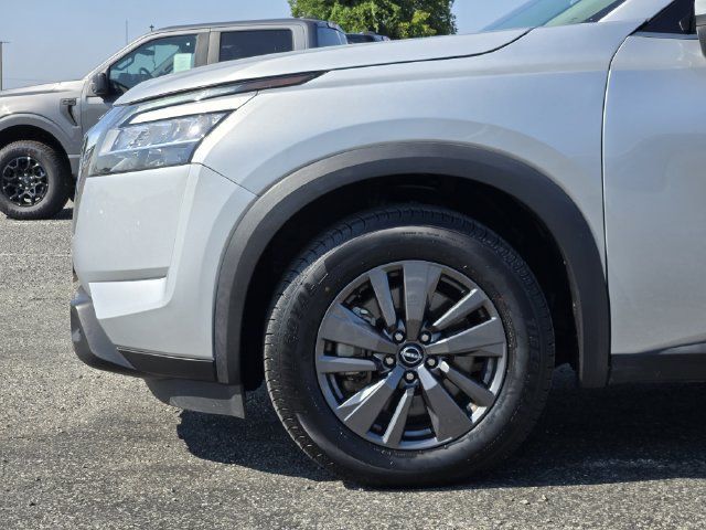 Used 2022 Nissan Pathfinder SV AWD/4WD image 9
