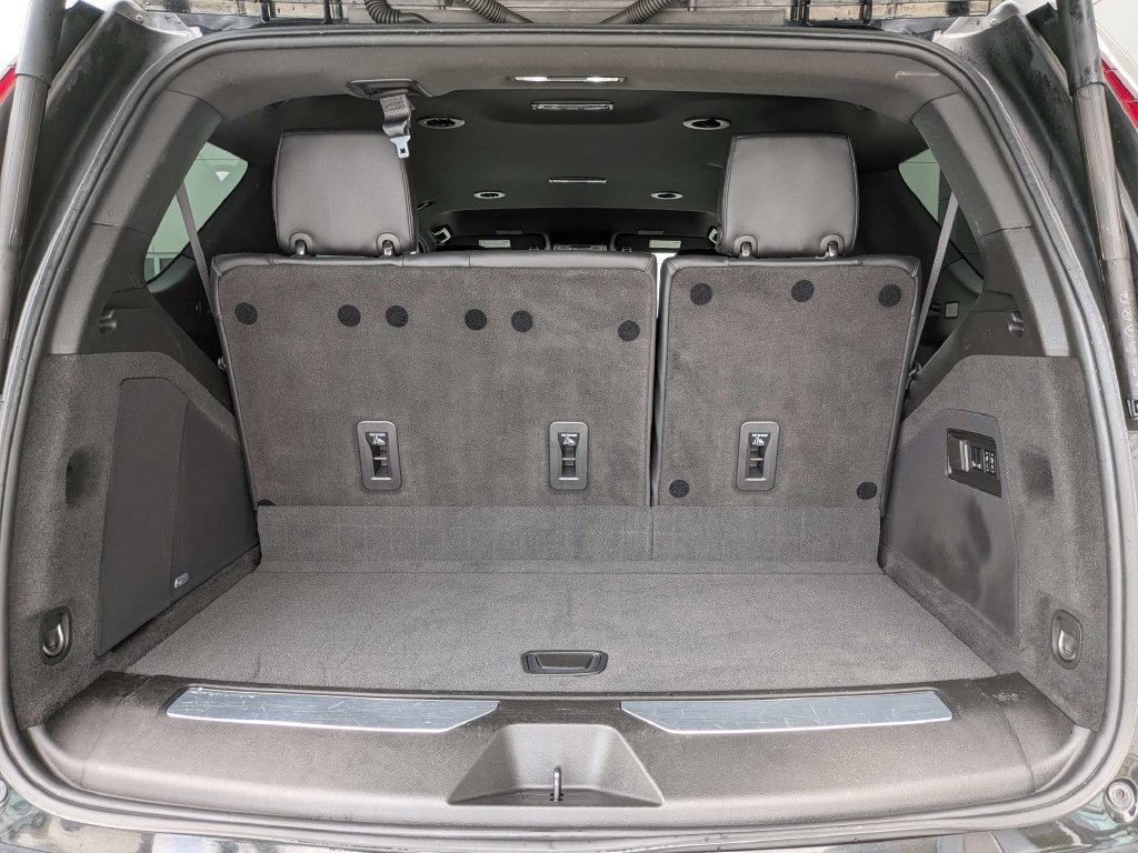 Used 2022 Cadillac Escalade Luxury w/ LPO, Floor Liner Package AWD/4WD image 12