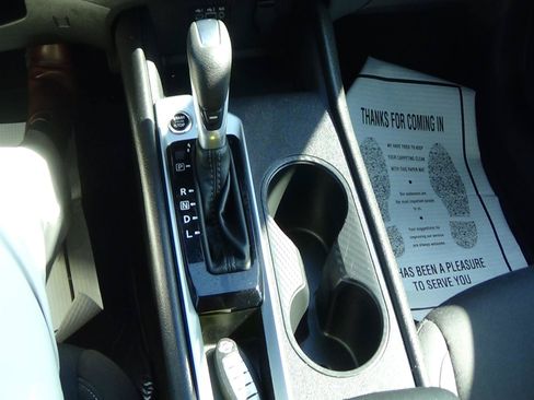 Used 2025 Nissan Altima 2.5 SV FWD image 25