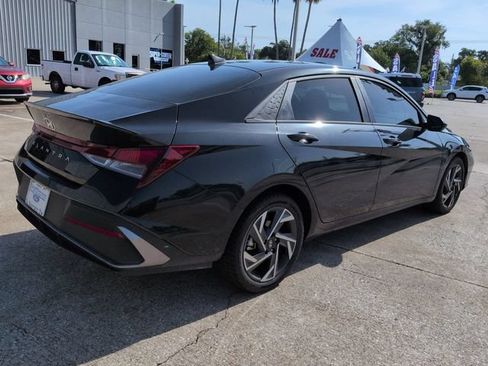 Used 2025 Hyundai Elantra Sport FWD image 4