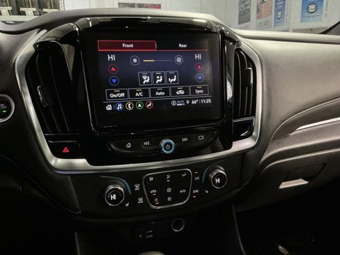 Used 2022 Chevrolet Traverse LT w/ LT Premium Package AWD/4WD image 22