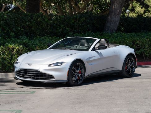 Used 2023 Aston Martin V8 Vantage Roadster image 27