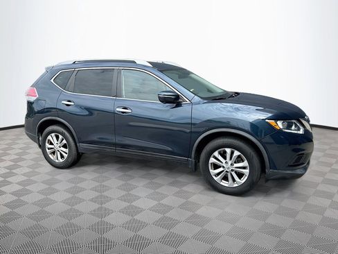 Used 2015 Nissan Rogue SV w/ SV Premium Package FWD image 3
