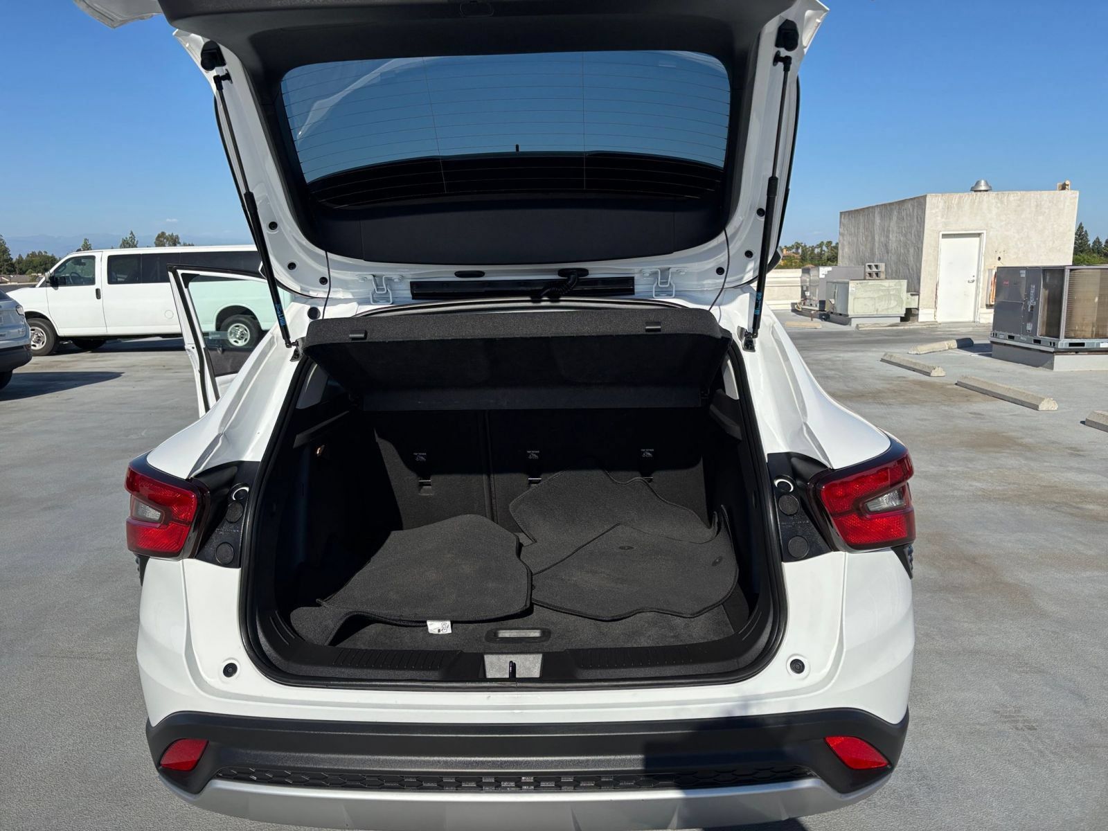 Used 2025 Chevrolet Trax LT FWD image 29