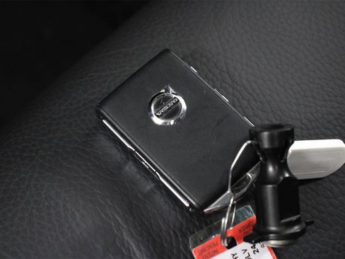 Certified 2024 Volvo XC90 T8 Plus w/ Protection Package Premier image 33