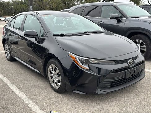 Used 2025 Toyota Corolla LE image 3