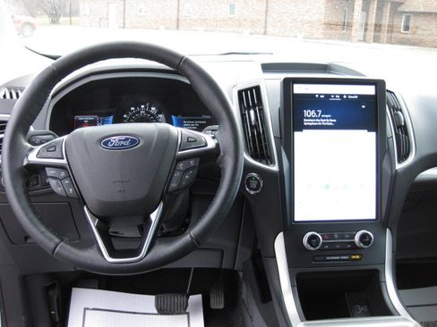 Used 2024 Ford Edge SEL w/ Convenience Package image 13