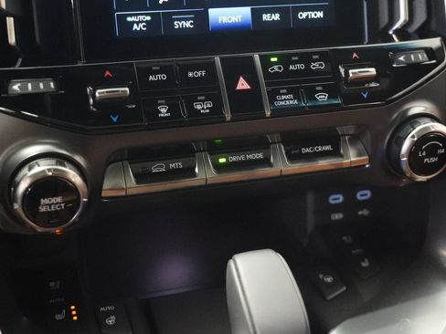 Used 2025 Lexus LX 700h Luxury w/ Appearance Package AWD/4WD image 27