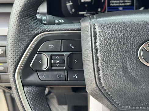 Used 2025 Toyota Tacoma TRD Off-Road image 11