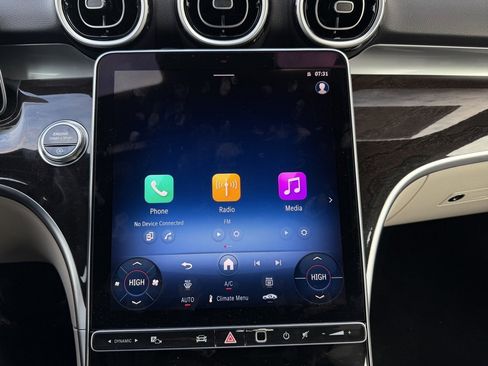 Used 2025 Mercedes-Benz C 300 4MATIC Sedan image 28