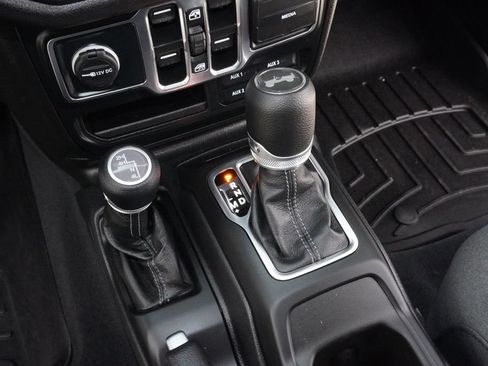 Used 2025 Jeep Wrangler Unlimited Sport AWD/4WD image 18