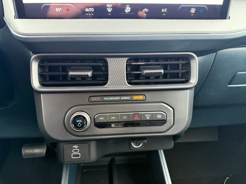 New 2025 Ford Maverick XL image 28