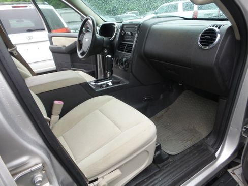 Used 2008 Ford Explorer Sport Trac XLT AWD/4WD image 12