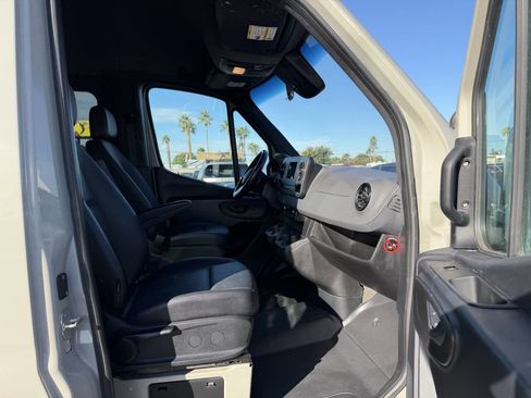 Used 2021 Mercedes-Benz Sprinter 2500 w/ Premium Package image 22