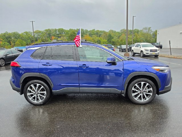 Used 2023 Toyota Corolla Cross XLE w/ Convenience Package AWD/4WD image 8