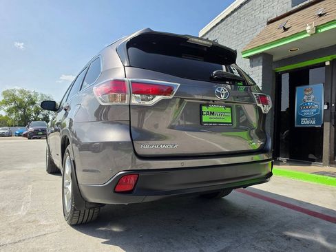 Used 2014 Toyota Highlander Limited Platinum AWD/4WD image 9