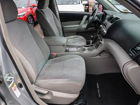 Used 2011 Toyota Highlander 2WD image 6
