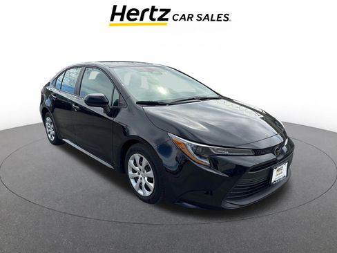 Used 2025 Toyota Corolla LE image 1