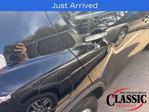 Used 2020 Chevrolet Trax LT w/ LT Convenience Package image 21