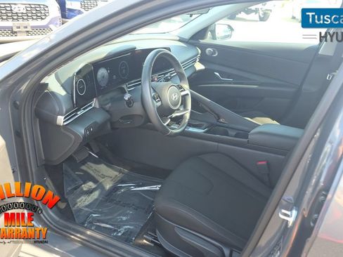 Used 2025 Hyundai Elantra SEL FWD image 23
