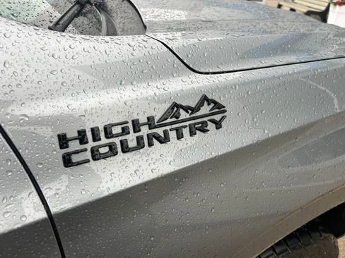 Used 2023 Chevrolet Suburban High Country AWD/4WD image 3