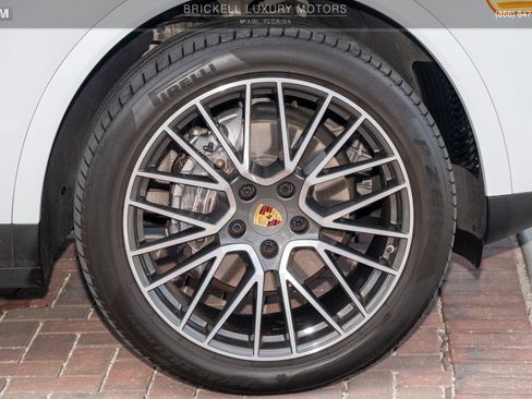 Used 2020 Porsche Cayenne image 43