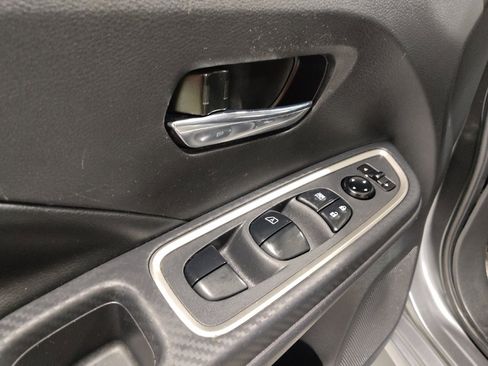 Used 2025 Nissan Versa SR w/ Trunk Package image 27