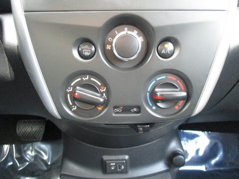 Used 2019 Nissan Versa SV FWD image 18