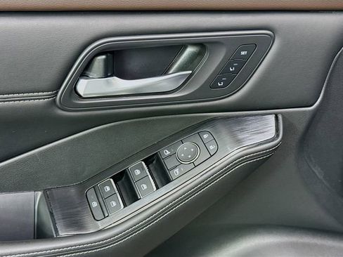 Used 2022 Nissan Rogue SL image 19