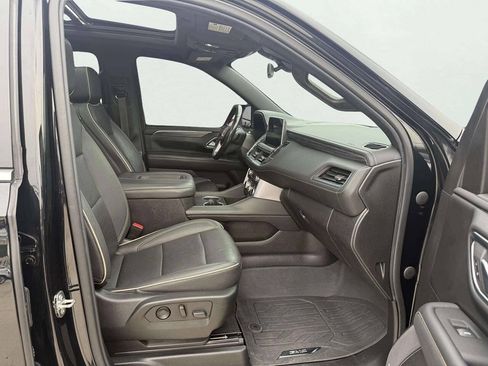 Used 2022 GMC Yukon XL SLT w/ SLT Premium Package AWD/4WD image 13