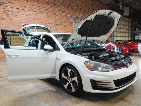 Used 2015 Volkswagen GTI S FWD image 30
