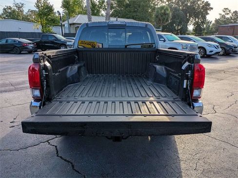 Used 2019 Toyota Tacoma TRD Sport image 12