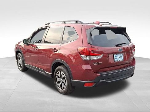 Used 2023 Subaru Forester Premium image 4