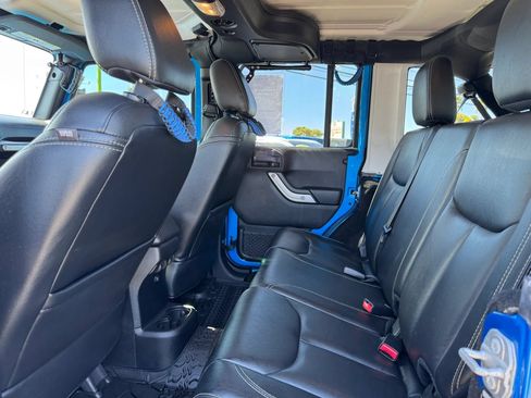 Used 2016 Jeep Wrangler Unlimited Rubicon w/ Connectivity Group AWD/4WD image 19