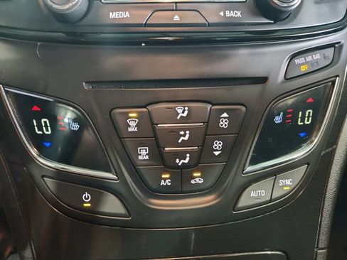 Used 2016 Buick Regal FWD image 18