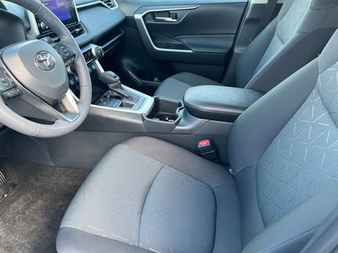 Used 2025 Toyota RAV4 XLE w/ Convenience Package image 9