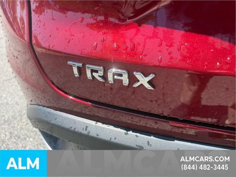 Used 2025 Chevrolet Trax LT FWD image 8