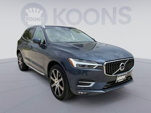 Used 2023 Volvo XC40 B5 Plus w/ Protection Package Premier AWD/4WD image 2
