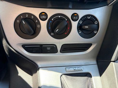 Used 2014 Ford Focus SE w/ SE Winter Package FWD image 14