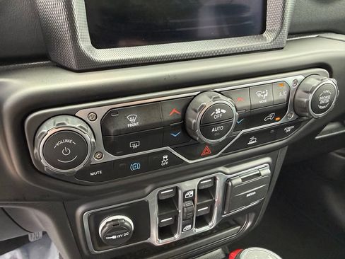 Used 2023 Jeep Wrangler Unlimited Sahara AWD/4WD image 26