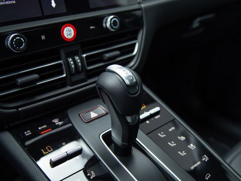 Used 2026 Porsche Macan AWD/4WD image 22