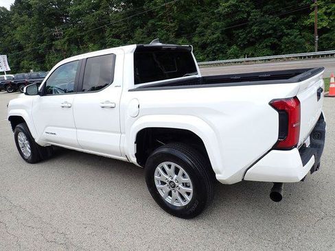 Certified 2024 Toyota Tacoma SR5 AWD/4WD image 8