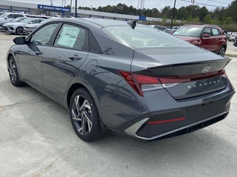 New 2025 Hyundai Elantra Sport image 4