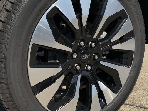 New 2025 Ford Expedition Platinum w/ Driver's Package image 40