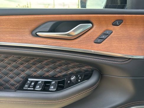 Used 2024 Jeep Grand Cherokee Summit image 11