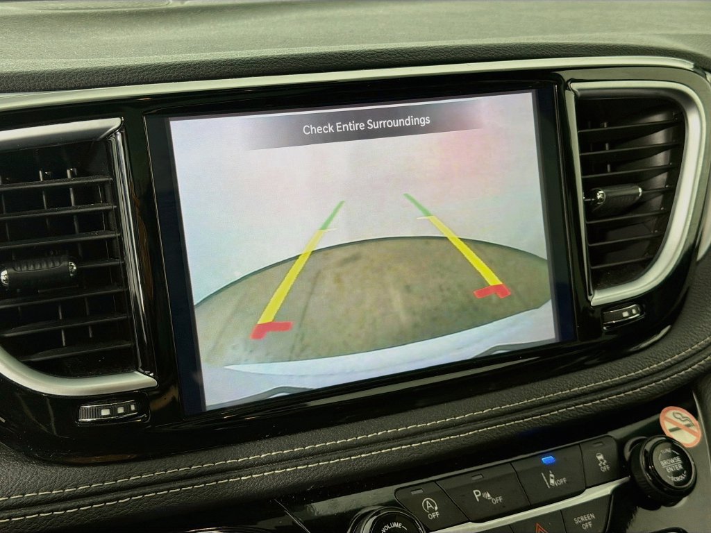 Used 2025 Chrysler Pacifica Limited FWD image 14