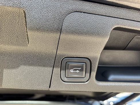 Used 2023 GMC Acadia Denali FWD image 8