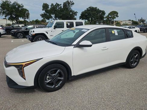 Used 2025 Kia K4 FWD image 2