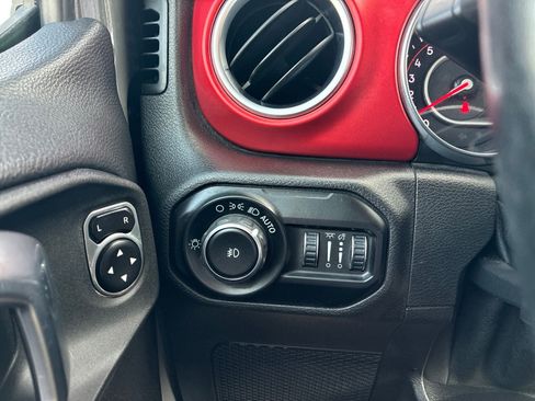 Used 2020 Jeep Wrangler Unlimited Rubicon AWD/4WD image 30