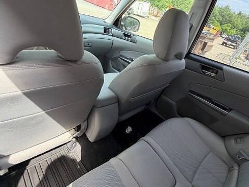 Used 2013 Subaru Forester 2.5X Premium w/ All-Weather Plus Pkg AWD/4WD image 23